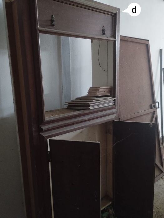 Móveis vintage diversos em
madeira — Restaurar