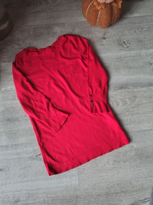 Czerwony sweter rękawy 3/4