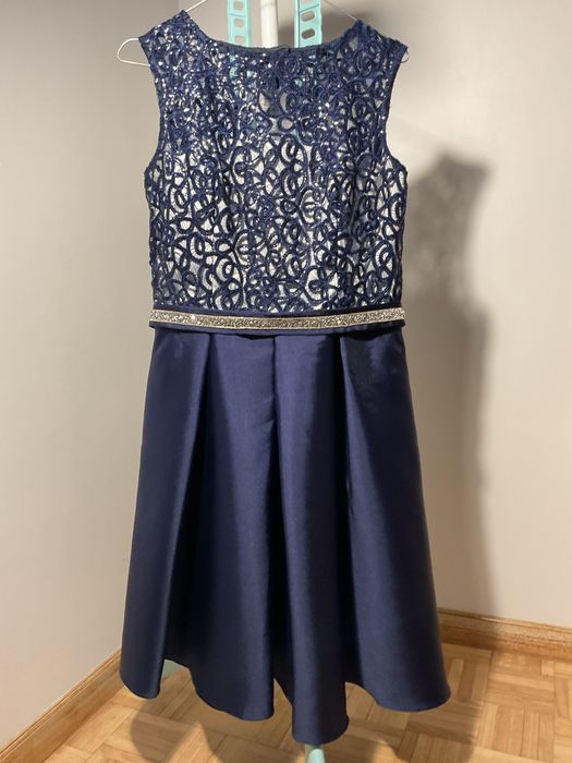 Vestido de festa Betzzia azul escuro com renda e lantejoulas