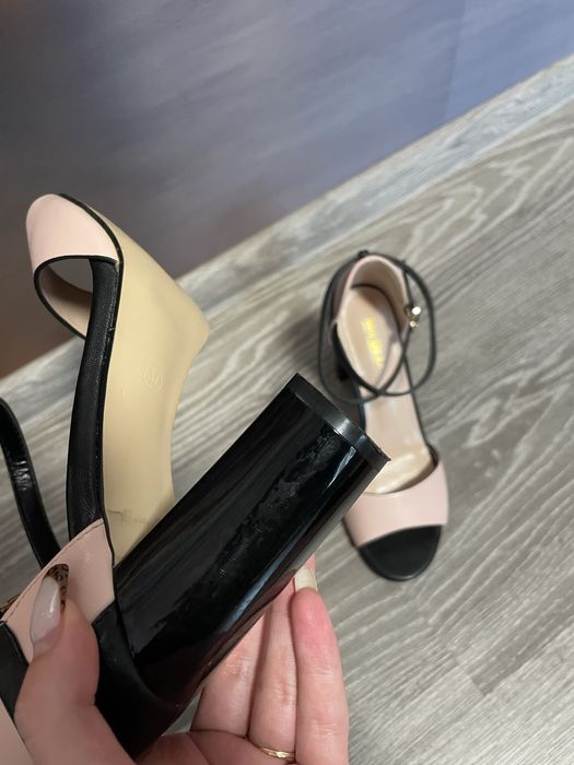 Бежево-чёрные босоножки на каблуке 8 см, размер 37