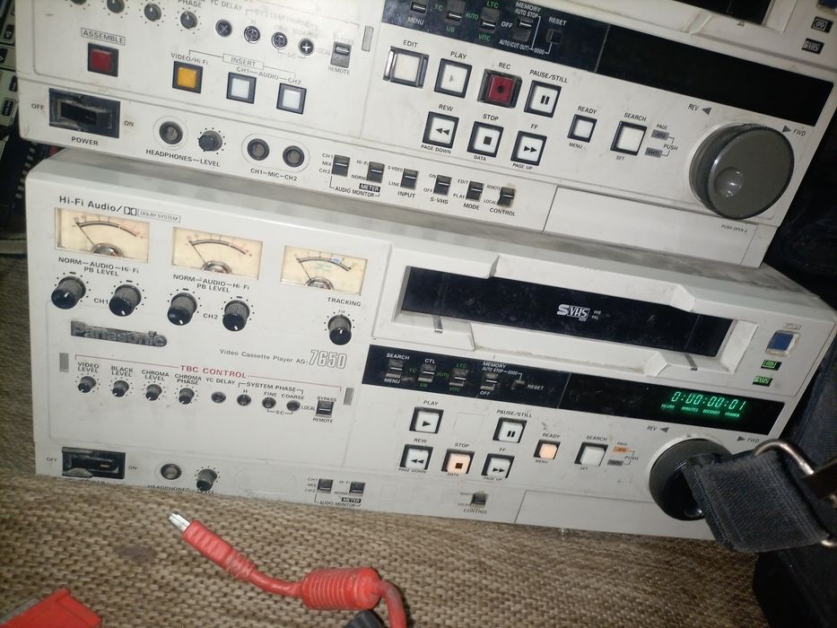 продам професійні відеомагнітофони Panasonic
