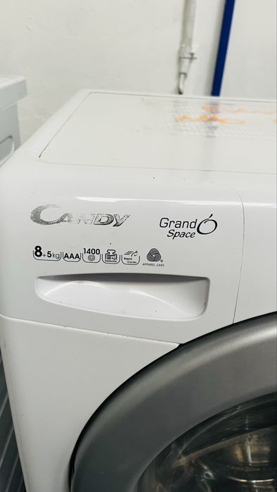 Vendo maquina ,lava e seca …
