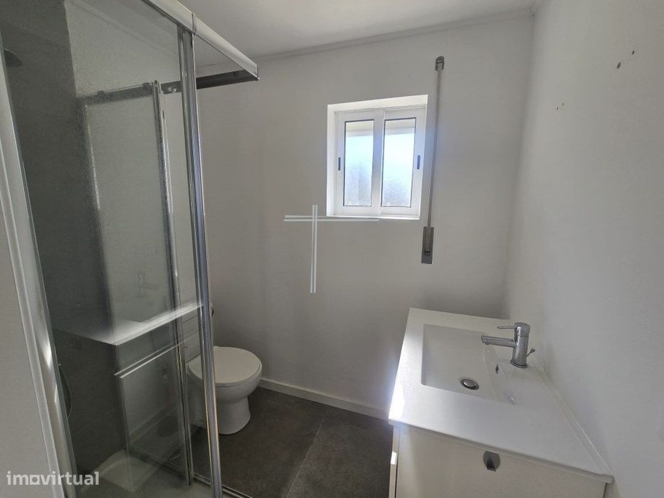 Moradia isolada T4 de arquitetura tradicional - Aroeira