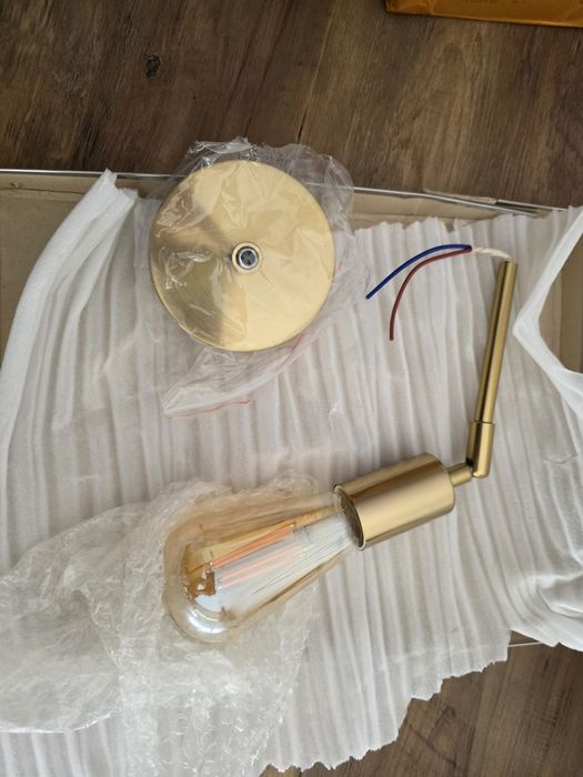 Vendo par de candeeiro parede dourado