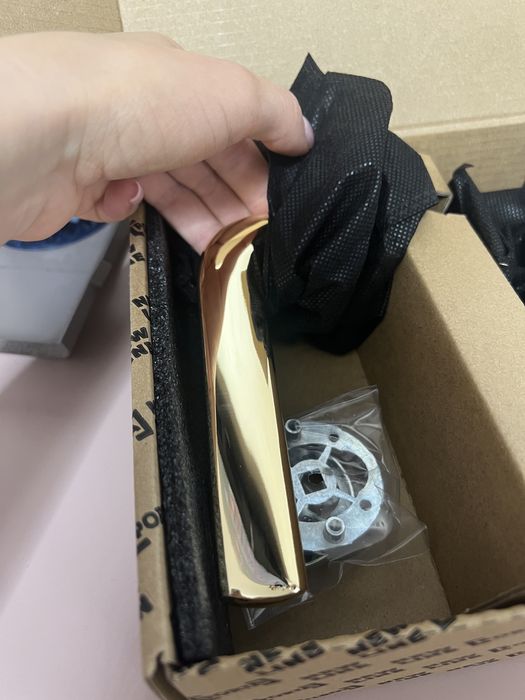 Nowa zlota klamka PORTA model LAGO