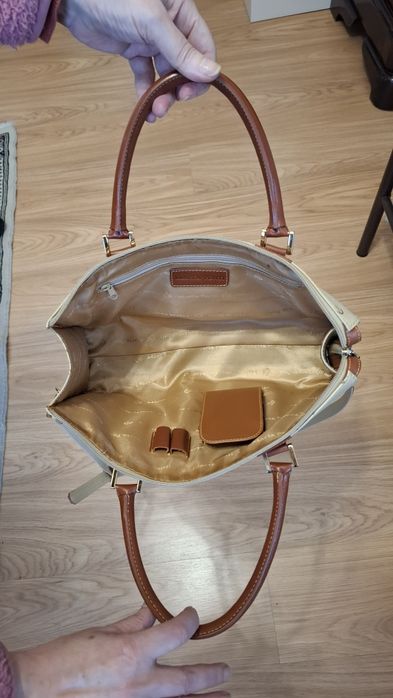 Carteira de senhora Marta Ponti