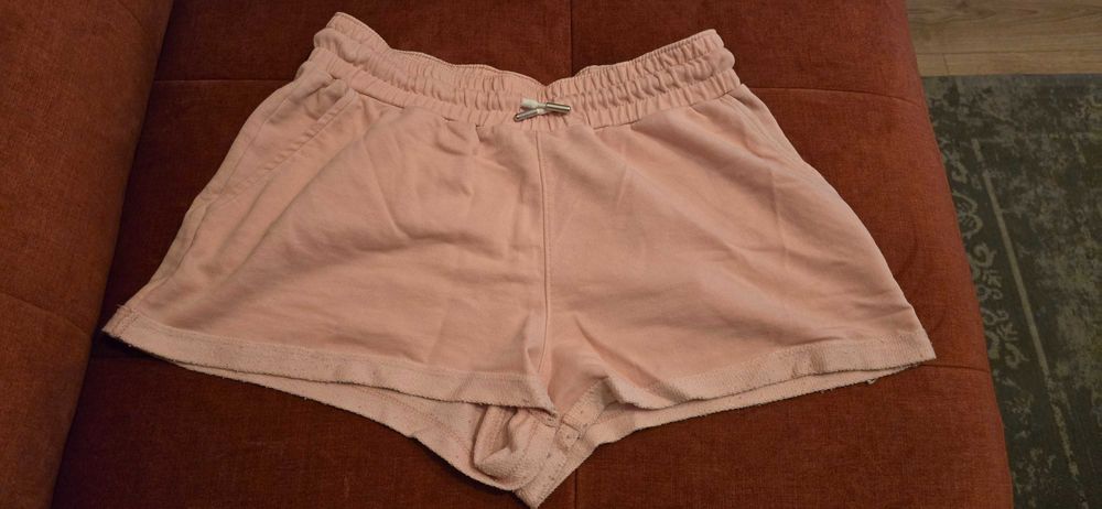 Jasnoróżowe szorty dresowe