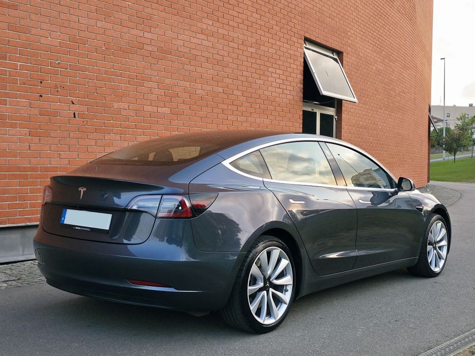 Tesla Model 3 Long Range AWD