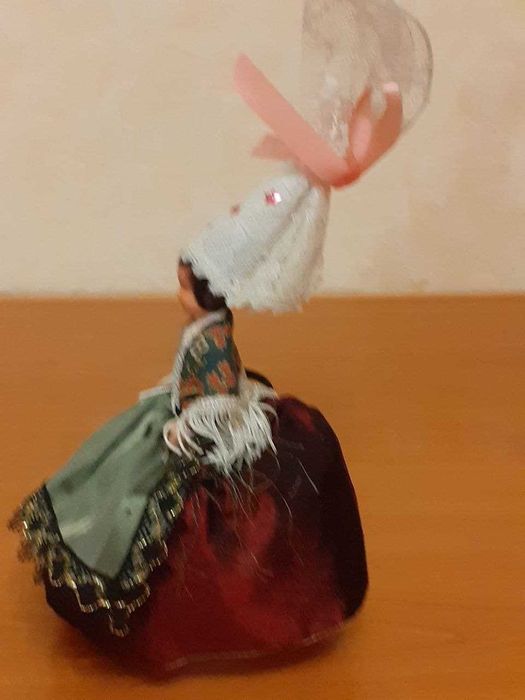 Винтажные сувенирные куклы в национальных костюмах Франции