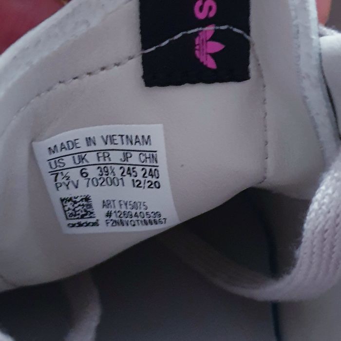 Adidas original жіночі кросівки нові 24см , 38.5 .39