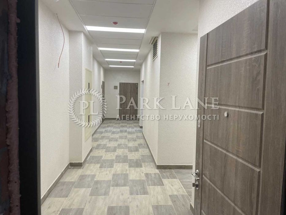 Продаж трьохкімнатної квартири в ЖК Ярославів Град без ремонту