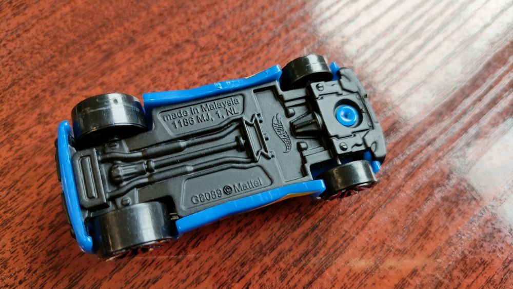 Samochodziki i resoraki hot wheels batmobil