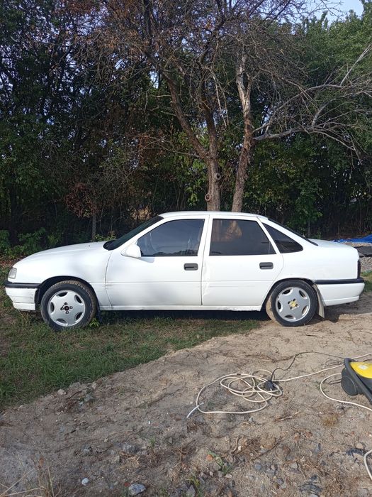 OPEL VECTRA 1990 VIN W0L000087L5231171 фото оголошення 3 з 16