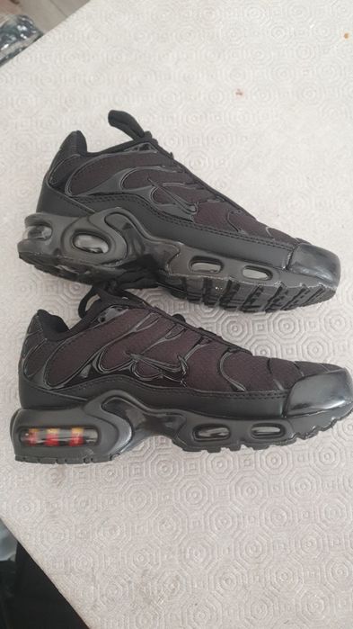 Sapatilhas/ Tenis criança TN semi novas