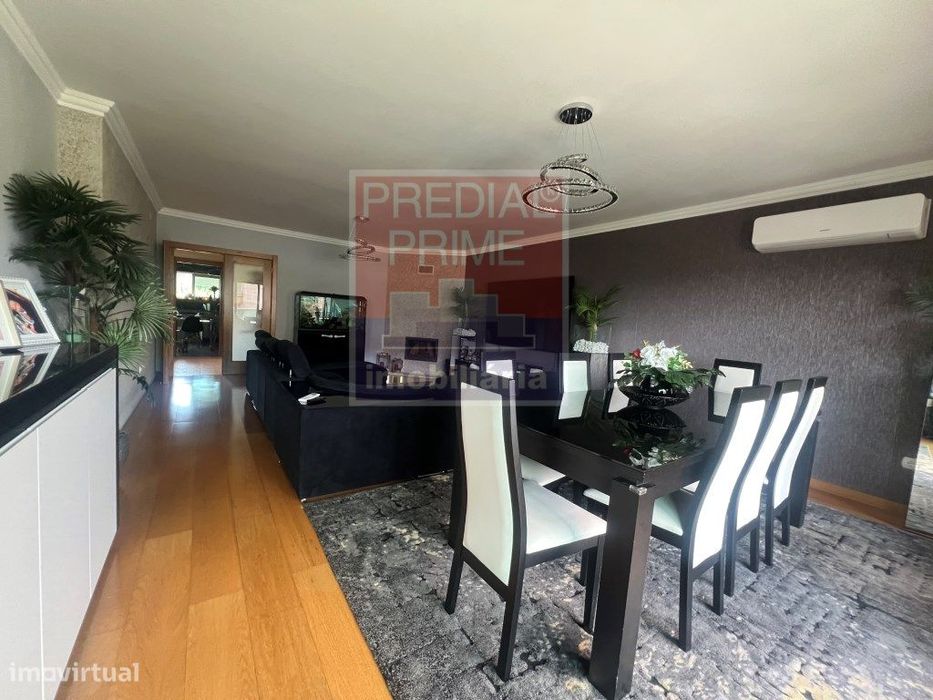 Apartamento T4 Inserido Em Condomínio Fechado Em Oliveira De Azeméis — Oliveira De Azeméis, Santiago De Riba-Ul, Ul, Macinhata Da Seixa E Madail, Aveiro