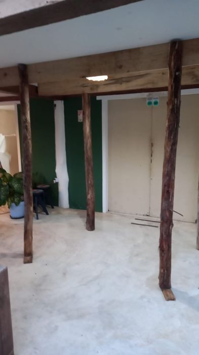 Serviços de pintura, serralheiro e marceneiro.