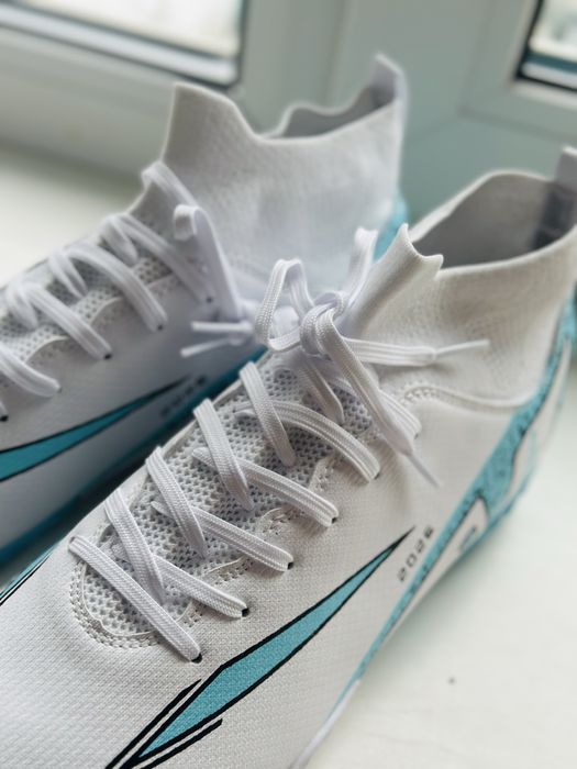 Спорт товары футбольные кроссовки