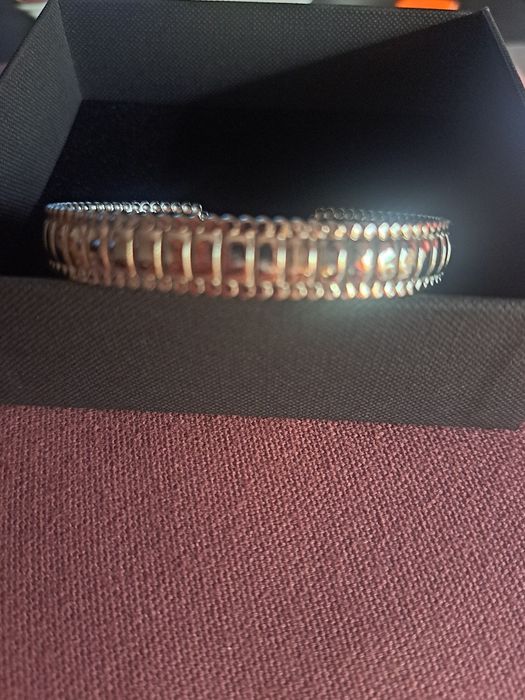 Pulseira em aço, nova