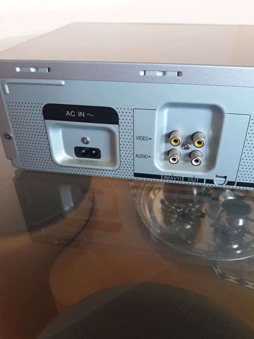 Відеомагнітофон новий