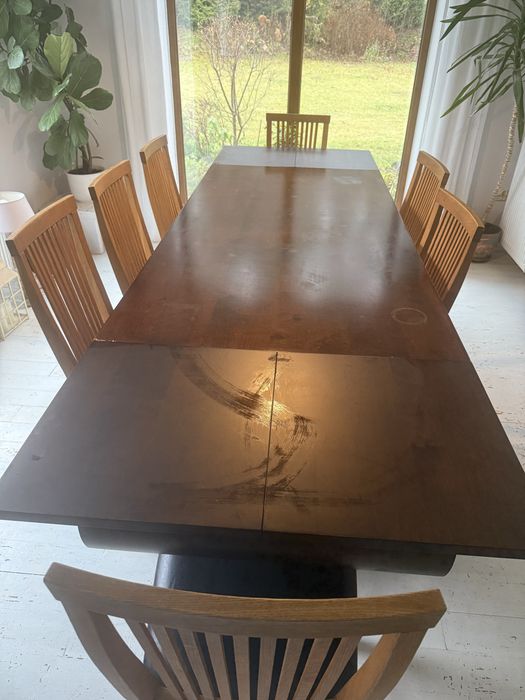 Stół Solidny  z Krzesłami.