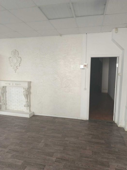 Сдам 40м.кв. под  инт. магазин, склад пр-т Науки 56.