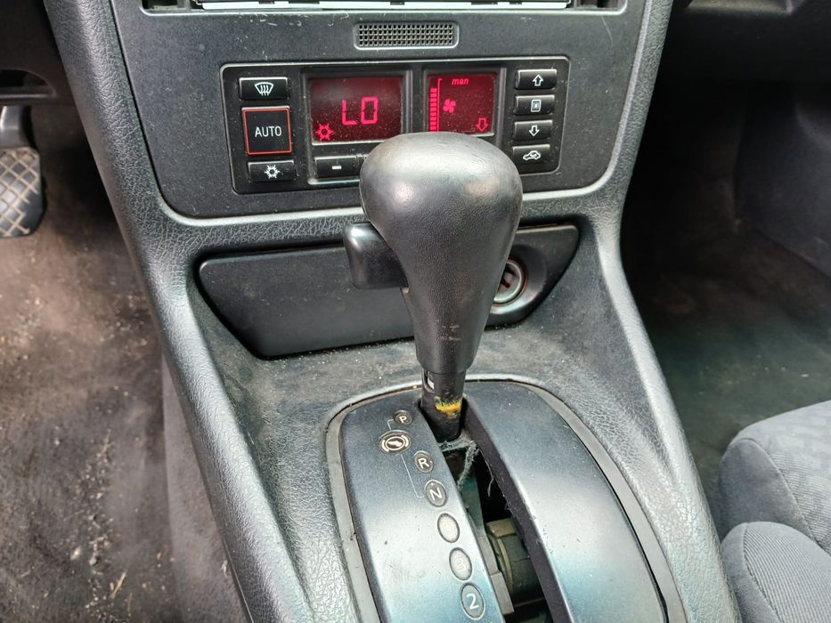 Ауді А 4, 1.8 бензин, на запчастини.