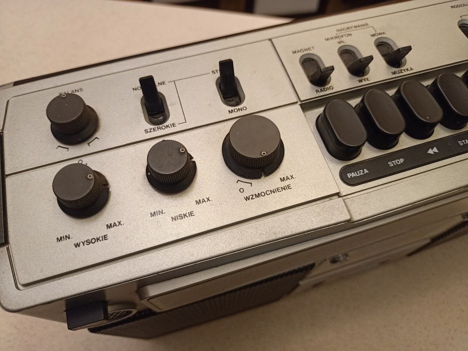 Stary radiomagnetofon