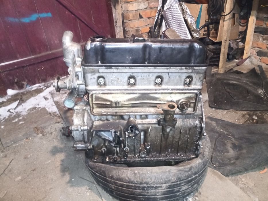 Мотор в зборі без навісного