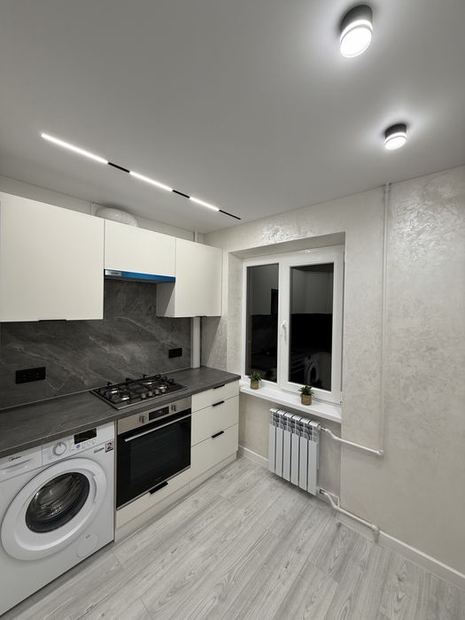 2 кімнатна вул. Небесної Сотні р-н ФОРМАРКЕТА