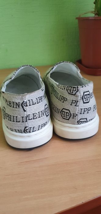 Продам слипоны Philipp plain