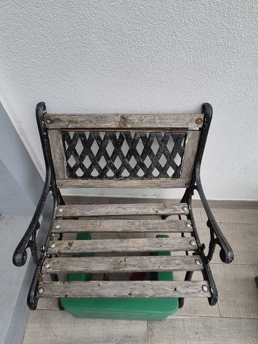 Conjunto de messa e 4 cadeiras com estrutura em ferro