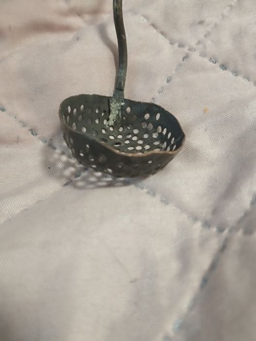 Zabytkowa łyżka cedzakowa