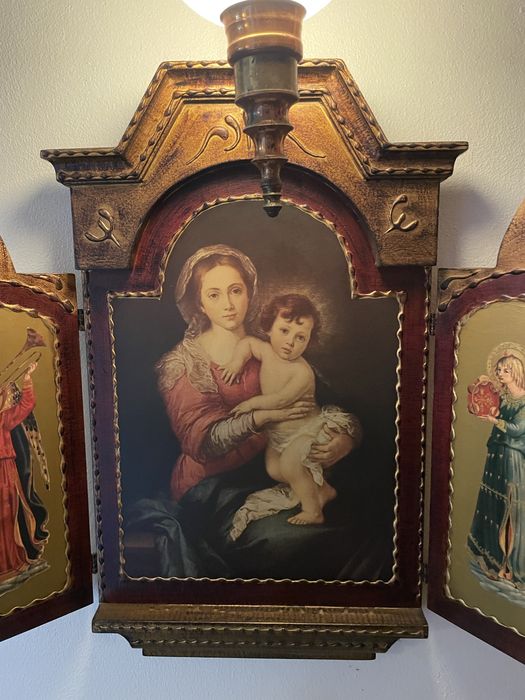 Oratório / Ícone religioso com luz e portas laterais pintadas