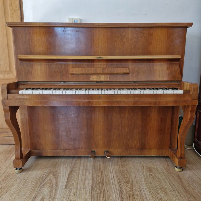 Pianino Legnica Lubin