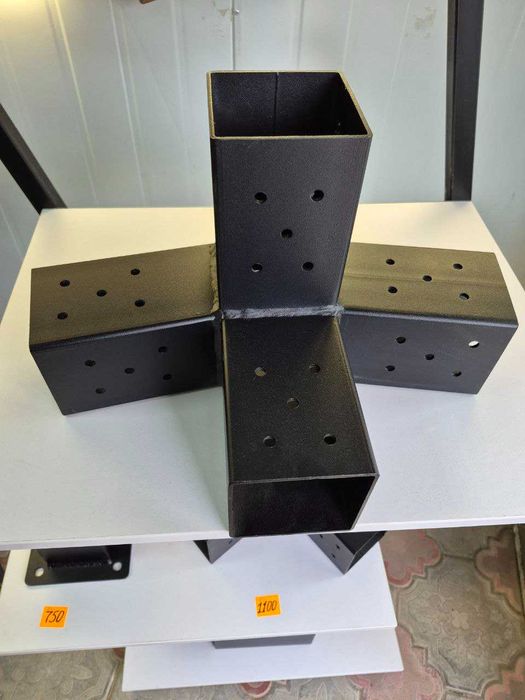 Гойдалка на дерев'яному каркасі