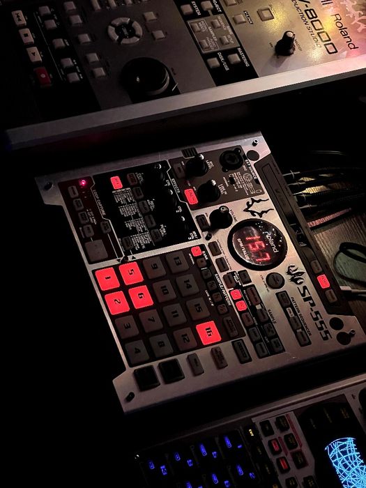 Roland sp 555 ефектор, семплер, синтезатор