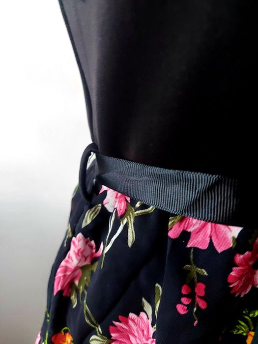 Vestido preto e floral Moda Ana - NOVO
