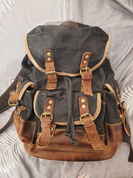 Mochila Vintage de Lona Lavada e Detalhes em Pele Verdadeira