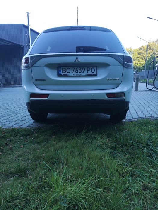 Терміново Mitsubishi Outlander 2013