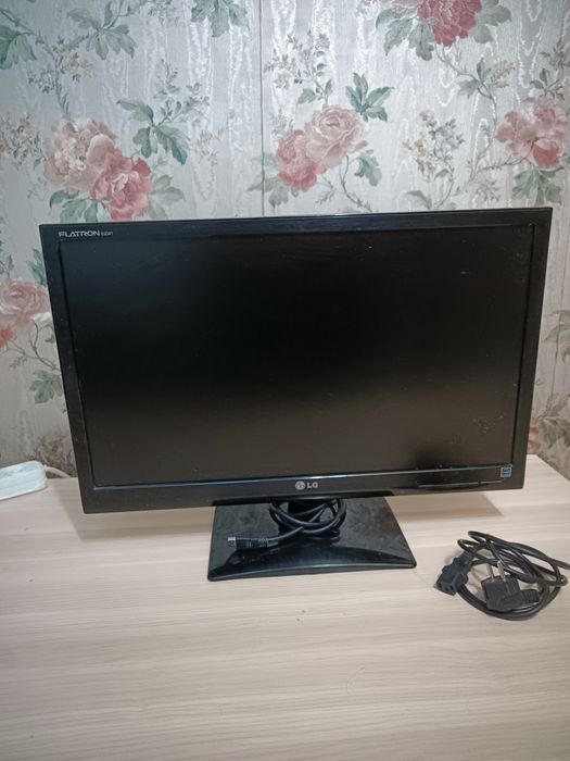 Монитор LG Flatron E2341T - BN , 60Гц, IPS, отличное состояние