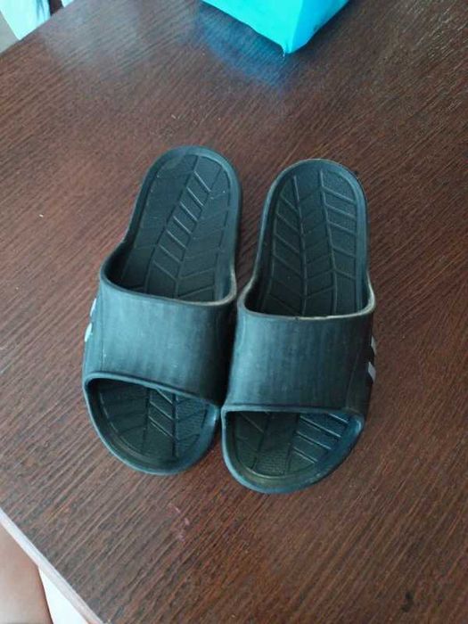 Klapki Hummel czarne