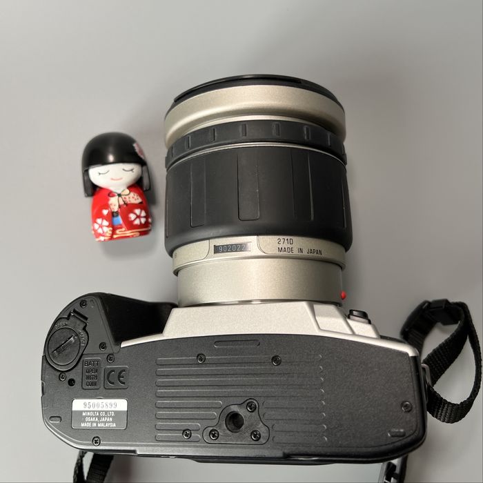 Плівковий фотоапарат Minolta Maxxum XTsi з об'єктивом 28-200 F3.8.-5.6