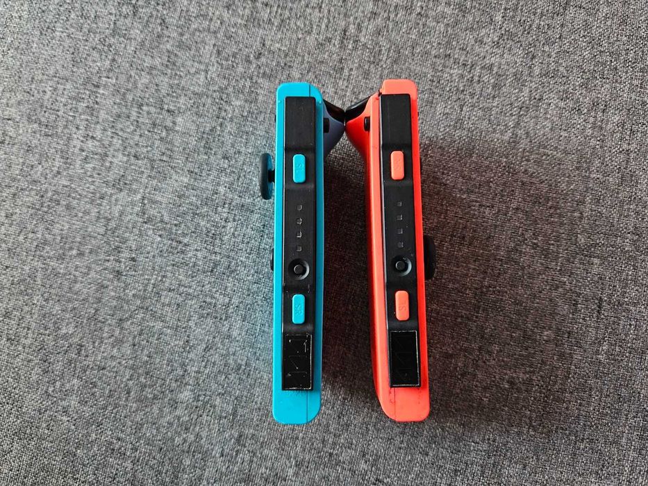 Nintendo Switch Joy-con niebieski z czerwonym w pełni sprawne bdb