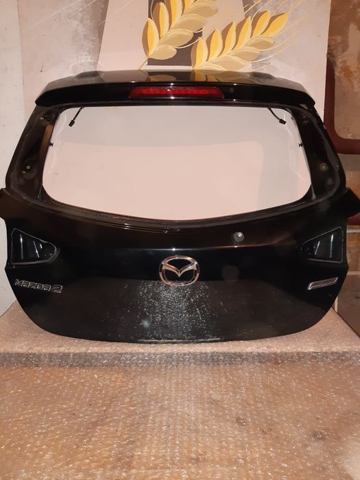 Кришка багажника оригінал Mazda 2 2014-2021