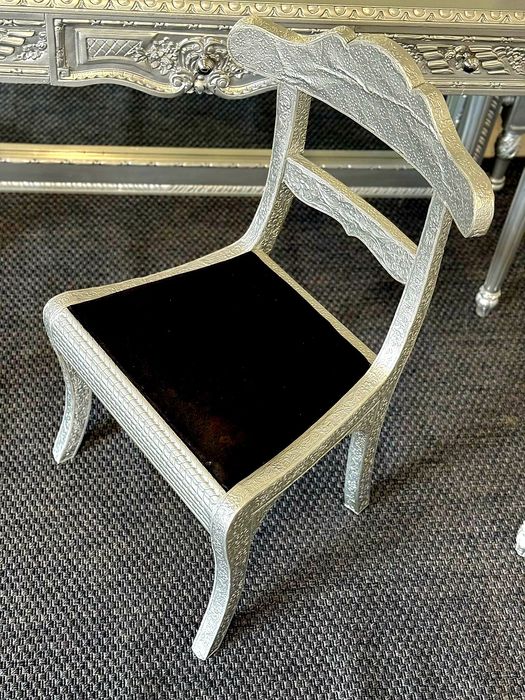 Elegancki zestaw mebli toaletka, konsola z lustrem Srebrna