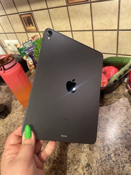 Tablet iPad Apple Retina PRO 11” + NOWE ETUI — iOS 26.5 - PROCREATE —— BEZ PRZYCISKU