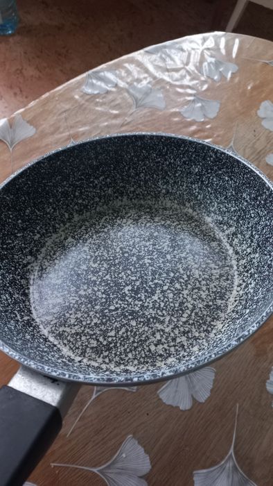 Сковорода з покриттям