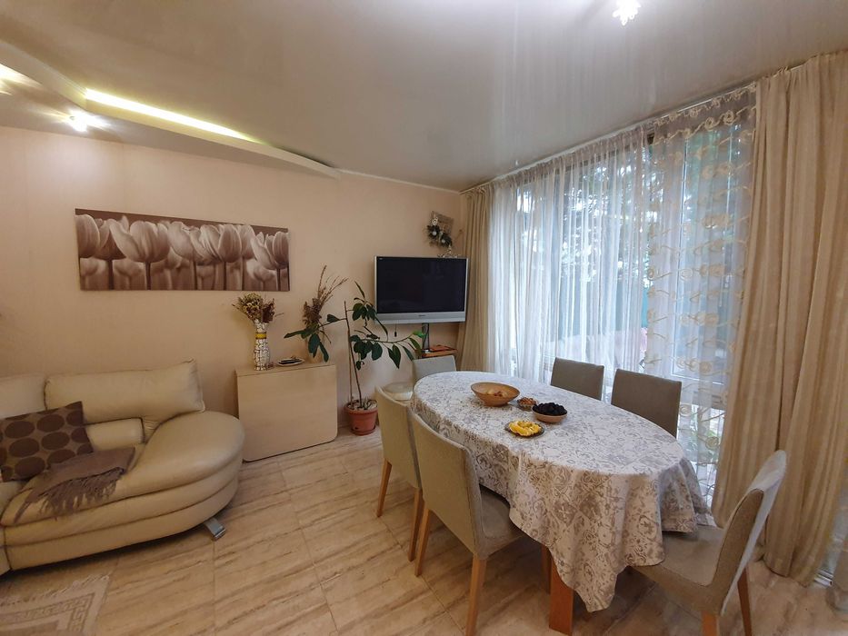 Продам коттедж  возле моря