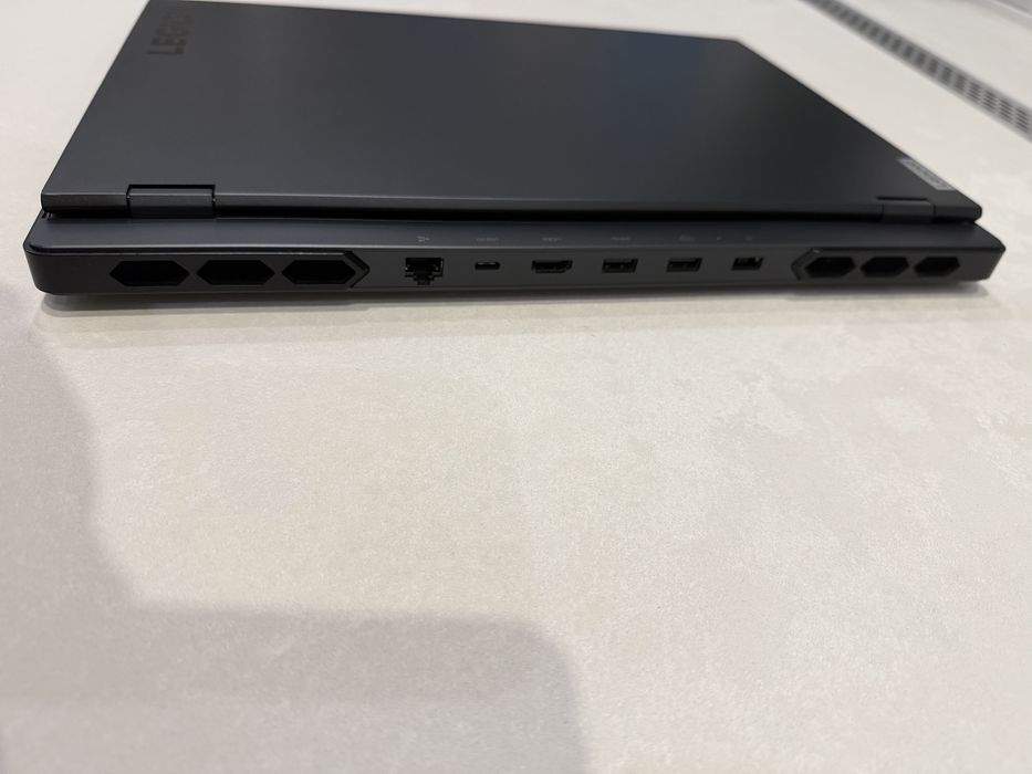 Lenovo Legion Pro 7 | 16IRX8H