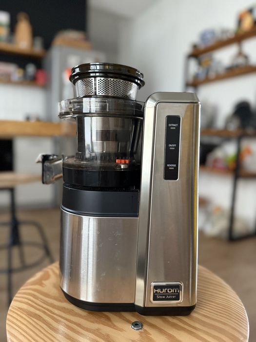 Соковижималка шнекова  Hurom HZ-SBE19 Alpha